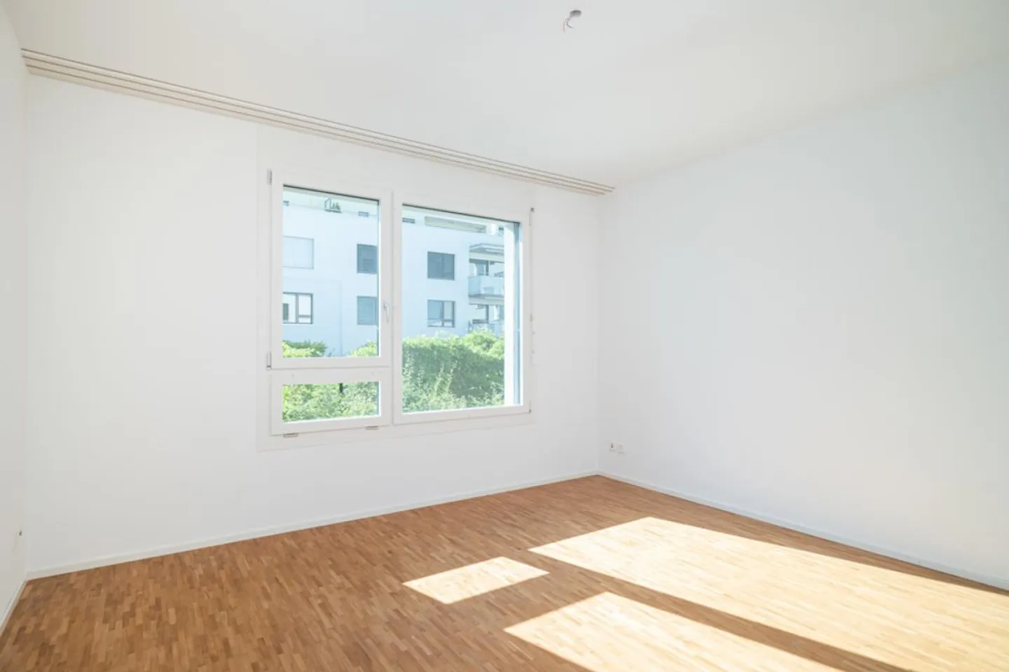 Central living close to nature - Photo 3 of 6