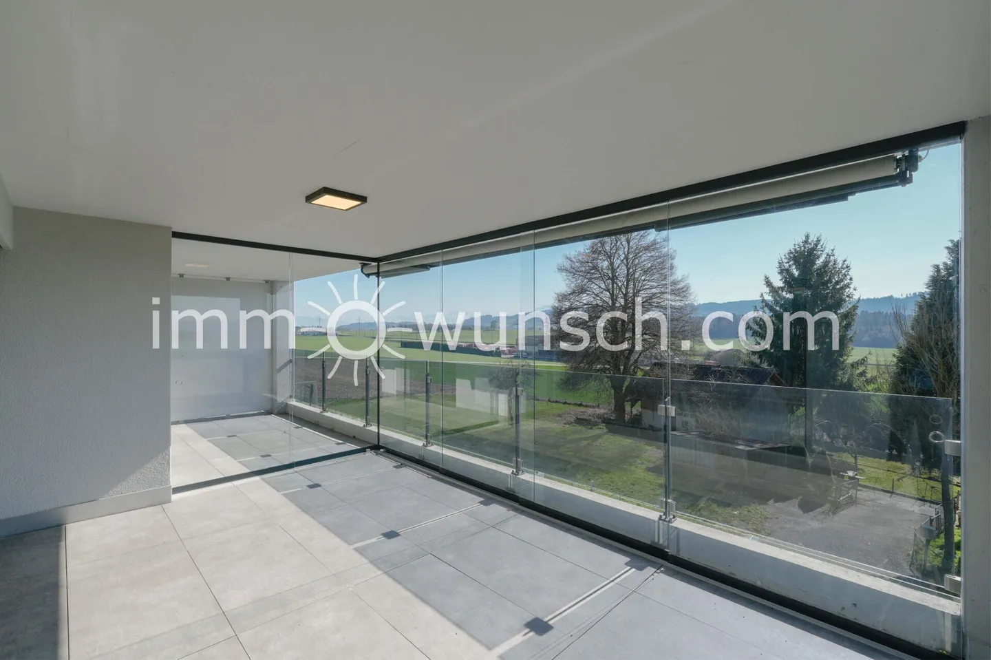 Appartement moderne 3½ pièces avec vue - Photo 2 sur 11