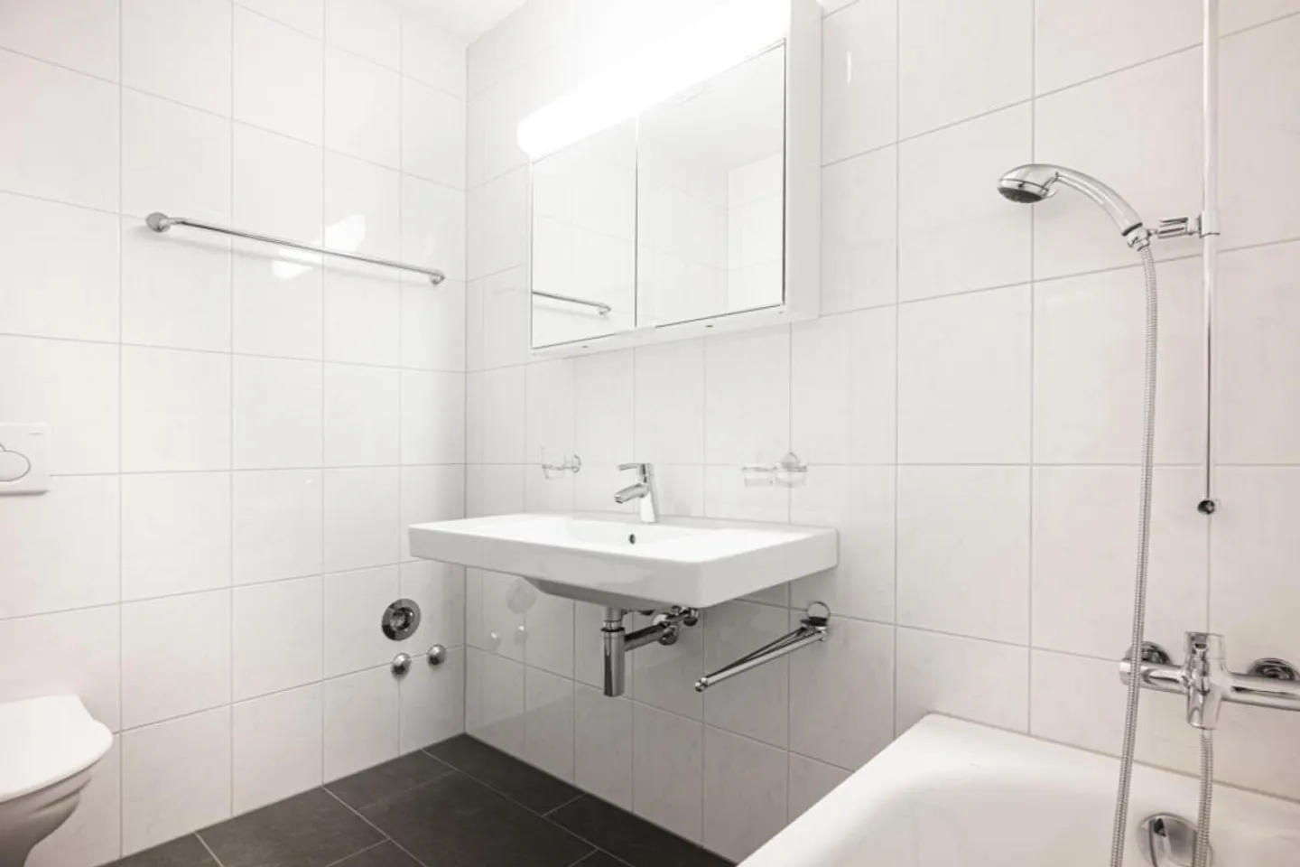 Central living close to nature - Photo 5 of 6