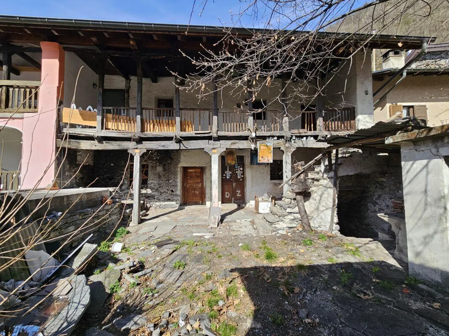 GORDEVIO – Maison tessinoise à rénover avec grange habitable - Photo 2 sur 6