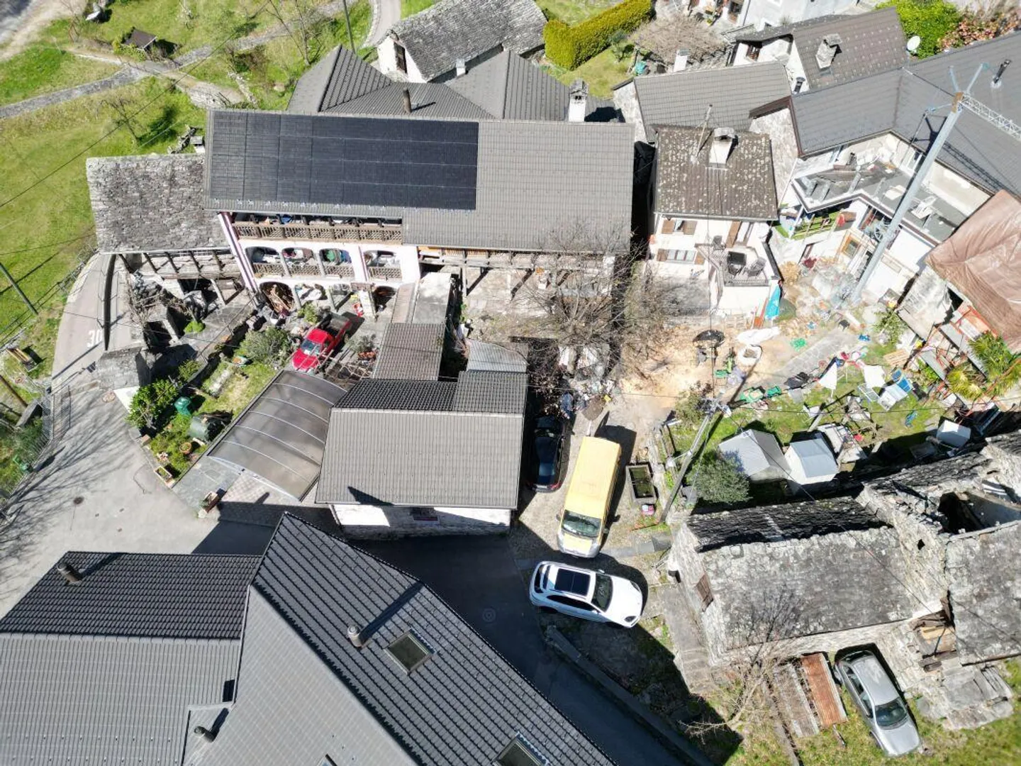 GORDEVIO – Maison tessinoise à rénover avec grange habitable - Photo 3 sur 6