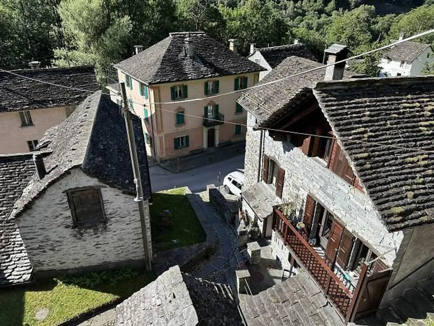 «grosses Anwesen mit viel Wiese und Wald an sehr sonniger, ruhiger Aussichtslage / grande proprietà con prato e bosco» - Foto 16 von 32