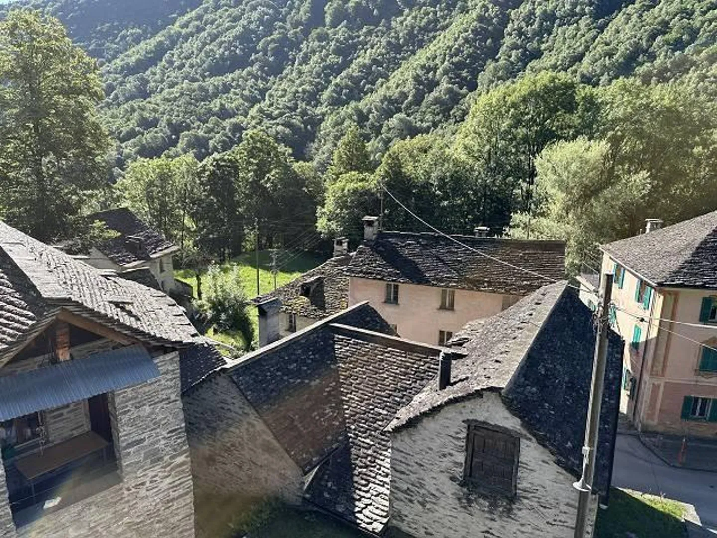 «grosses Anwesen mit viel Wiese und Wald an sehr sonniger, ruhiger Aussichtslage / grande proprietà con prato e bosco» - Foto 17 von 32