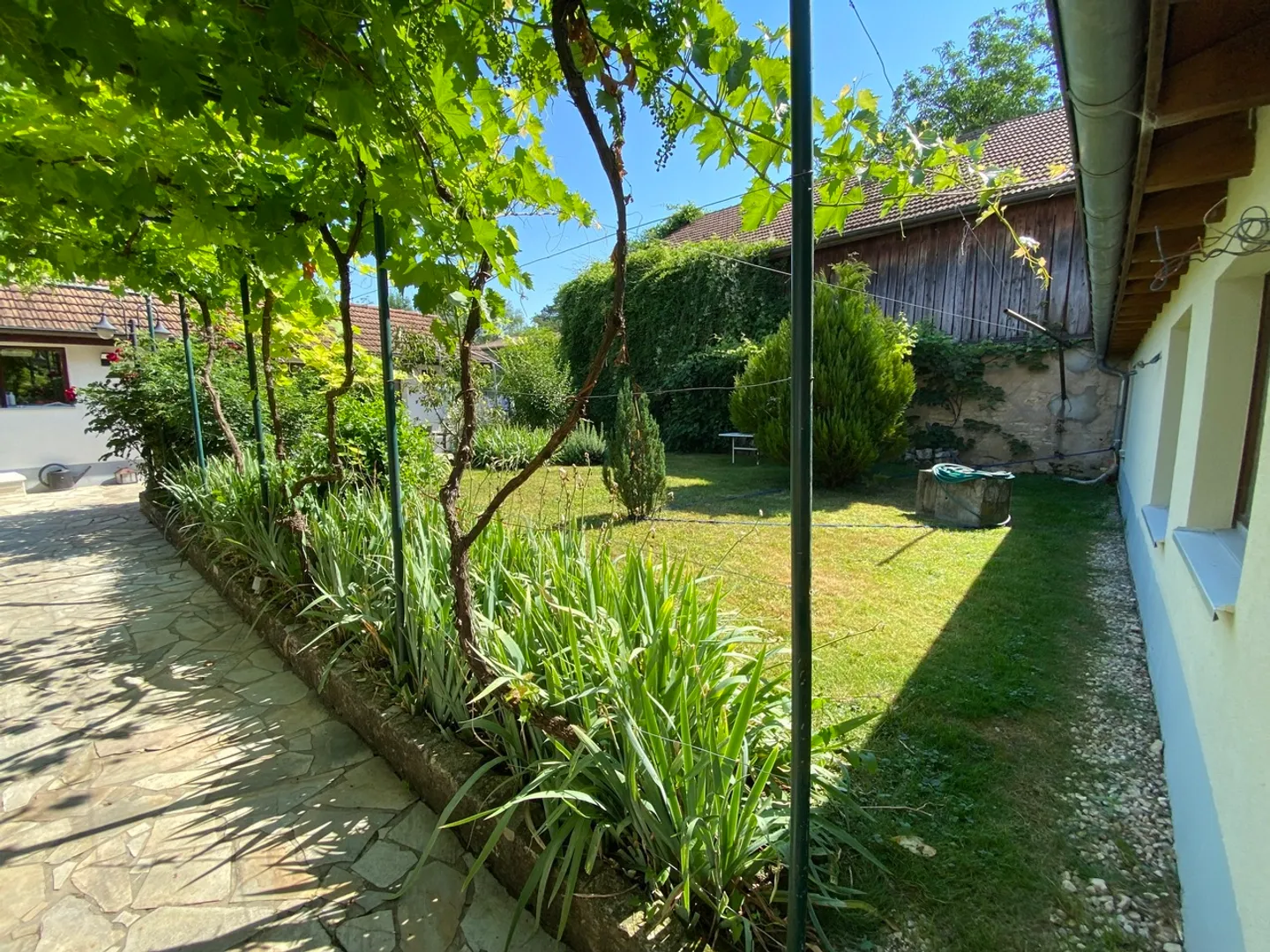 Casa familiare con un bellissimo appezzamento e un fienile con casa da giardino - Foto 28 di 47