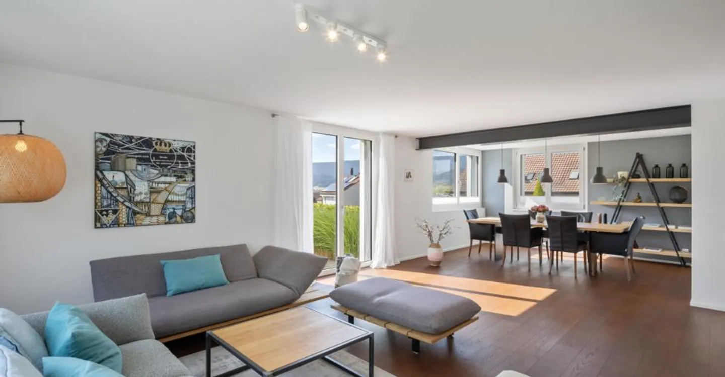 Dänikon: ampia casa unifamiliare con giardino, piscina e sauna - Foto 2 di 4