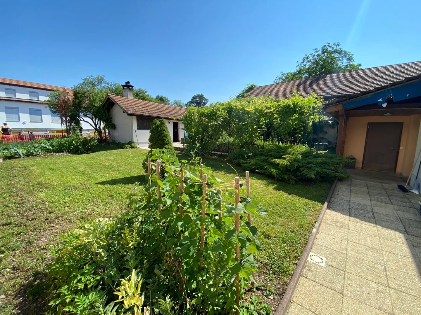 Casa familiare con un bellissimo appezzamento e un fienile con casa da giardino - Foto 31 di 47