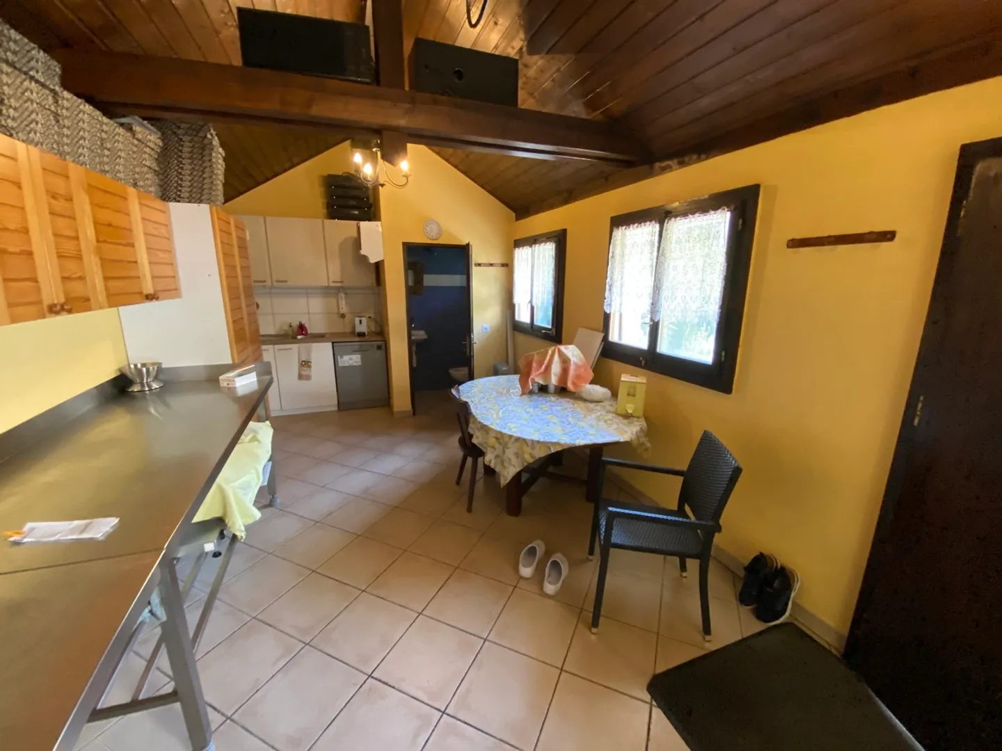 Casa familiare con un bellissimo appezzamento e un fienile con casa da giardino - Foto 35 di 47