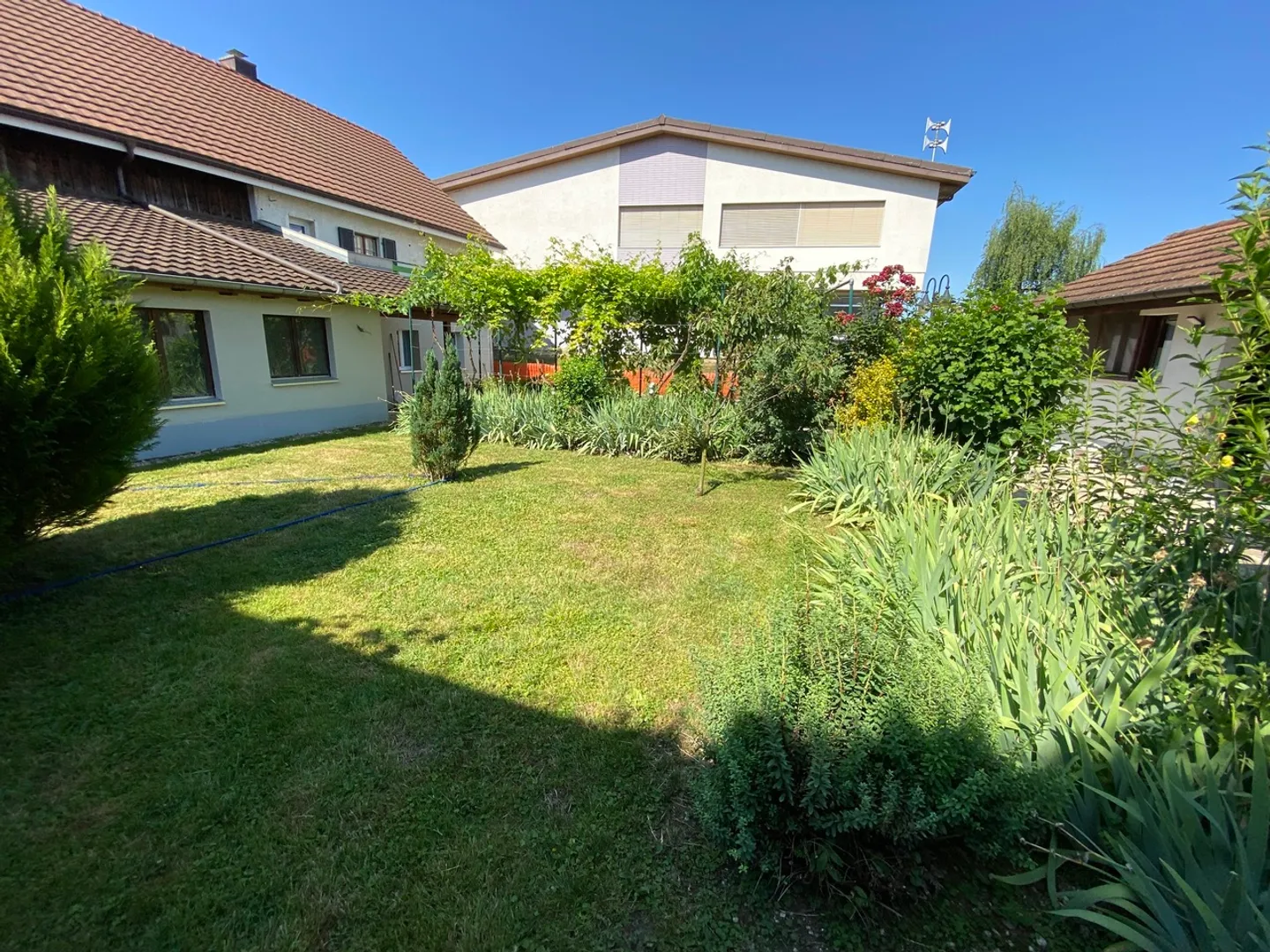 Casa familiare con un bellissimo appezzamento e un fienile con casa da giardino - Foto 39 di 47