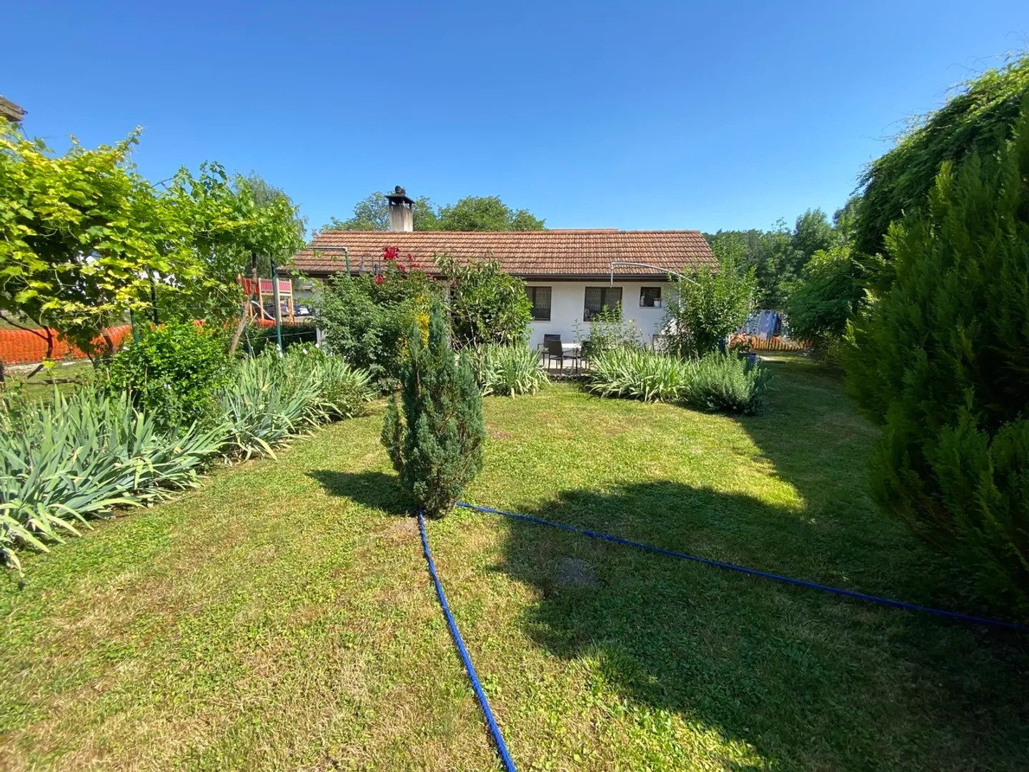 Casa familiare con un bellissimo appezzamento e un fienile con casa da giardino - Foto 40 di 47