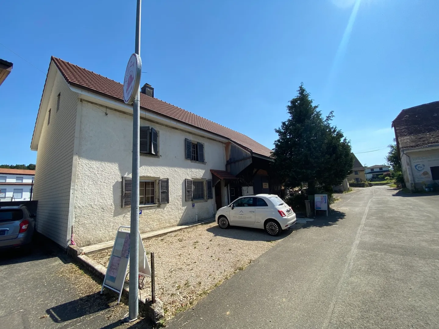 Casa familiare con un bellissimo appezzamento e un fienile con casa da giardino - Foto 43 di 47