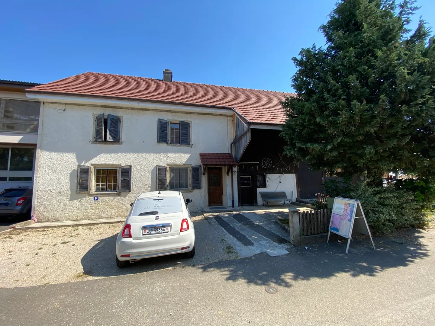 Casa familiare con un bellissimo appezzamento e un fienile con casa da giardino - Foto 44 di 47