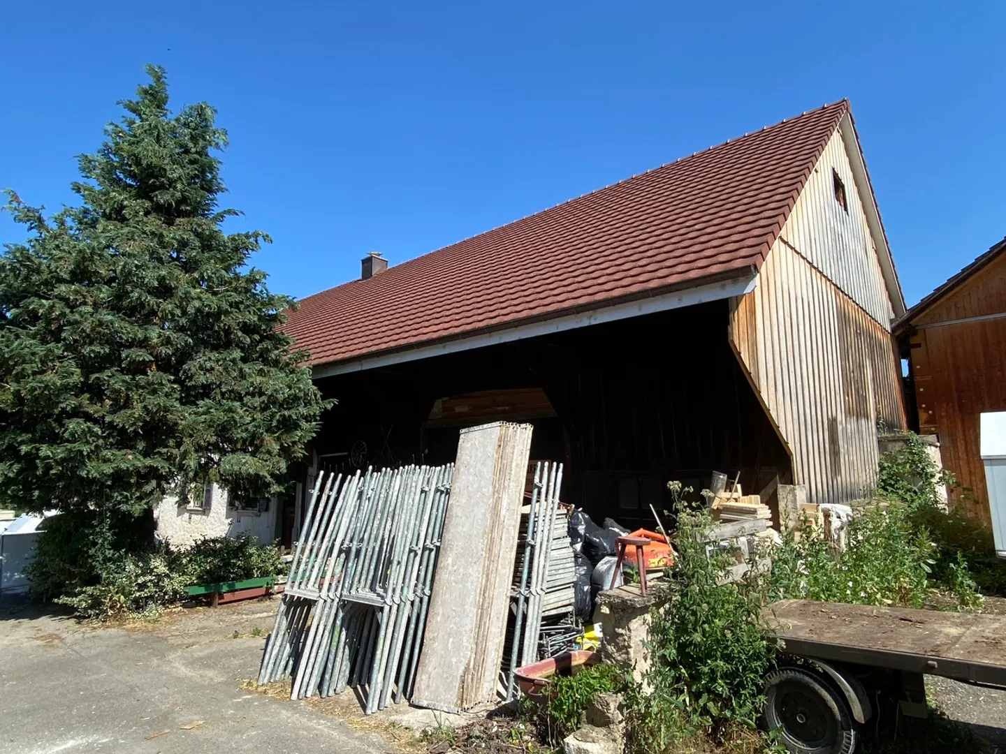 Casa familiare con un bellissimo appezzamento e un fienile con casa da giardino - Foto 45 di 47