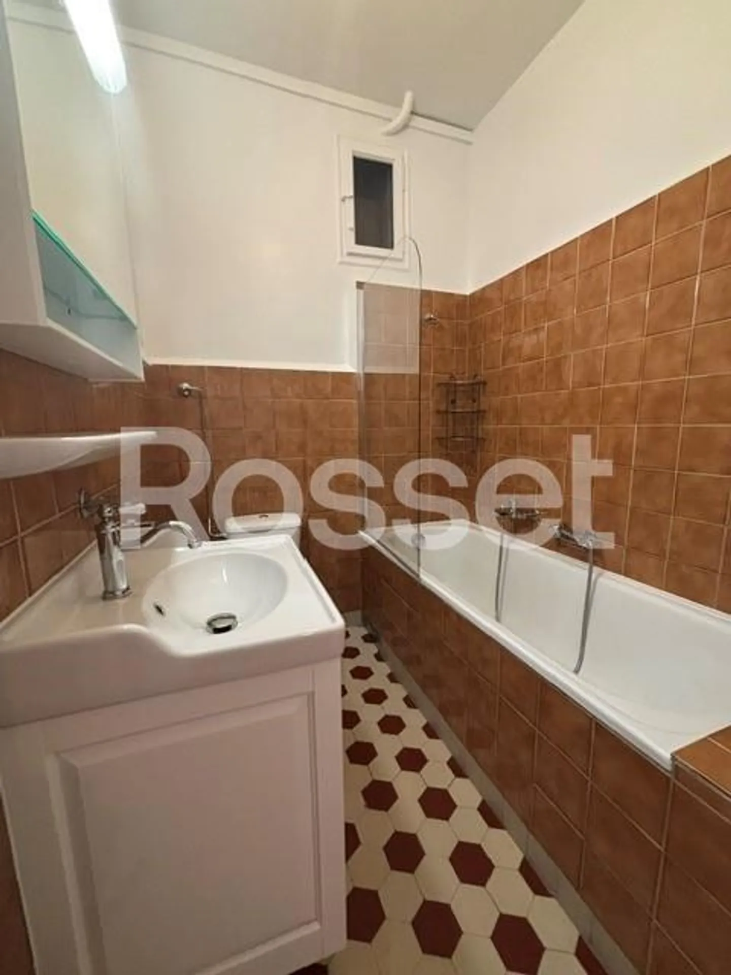 2.5 Room Apartment - Photo 2 of 5