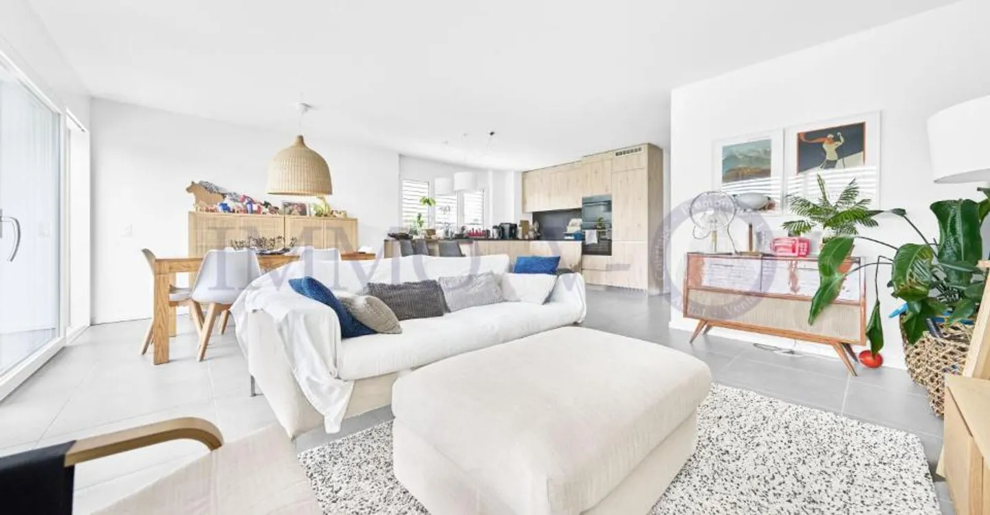 CONTEMPORARY AND SPACIOUS WITH GARDEN IN IDEAL LOCATION - Photo 2 of 12