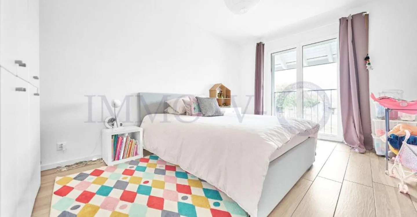 CONTEMPORARY AND SPACIOUS WITH GARDEN IN IDEAL LOCATION - Photo 7 of 12