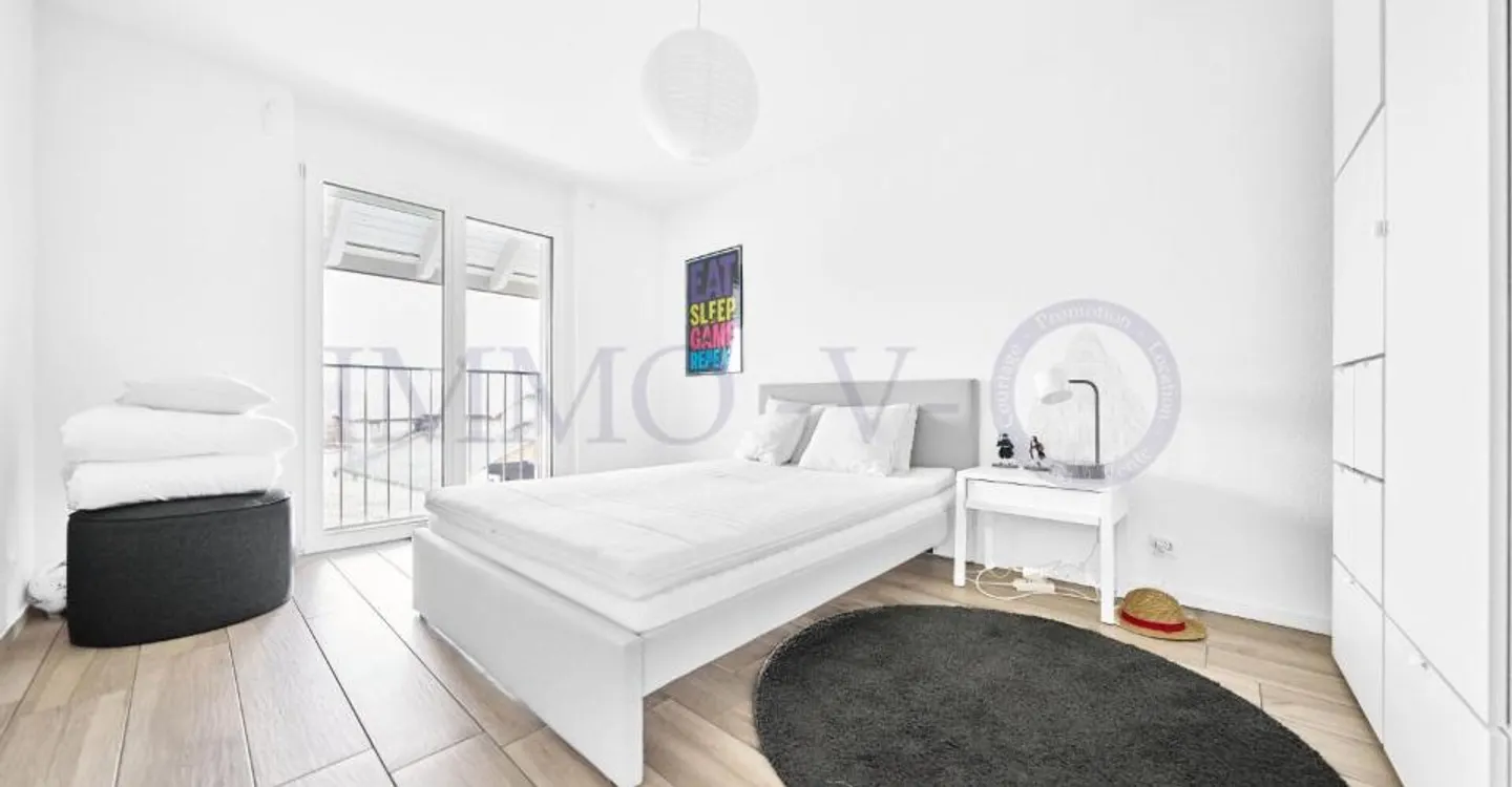 CONTEMPORARY AND SPACIOUS WITH GARDEN IN IDEAL LOCATION - Photo 8 of 12