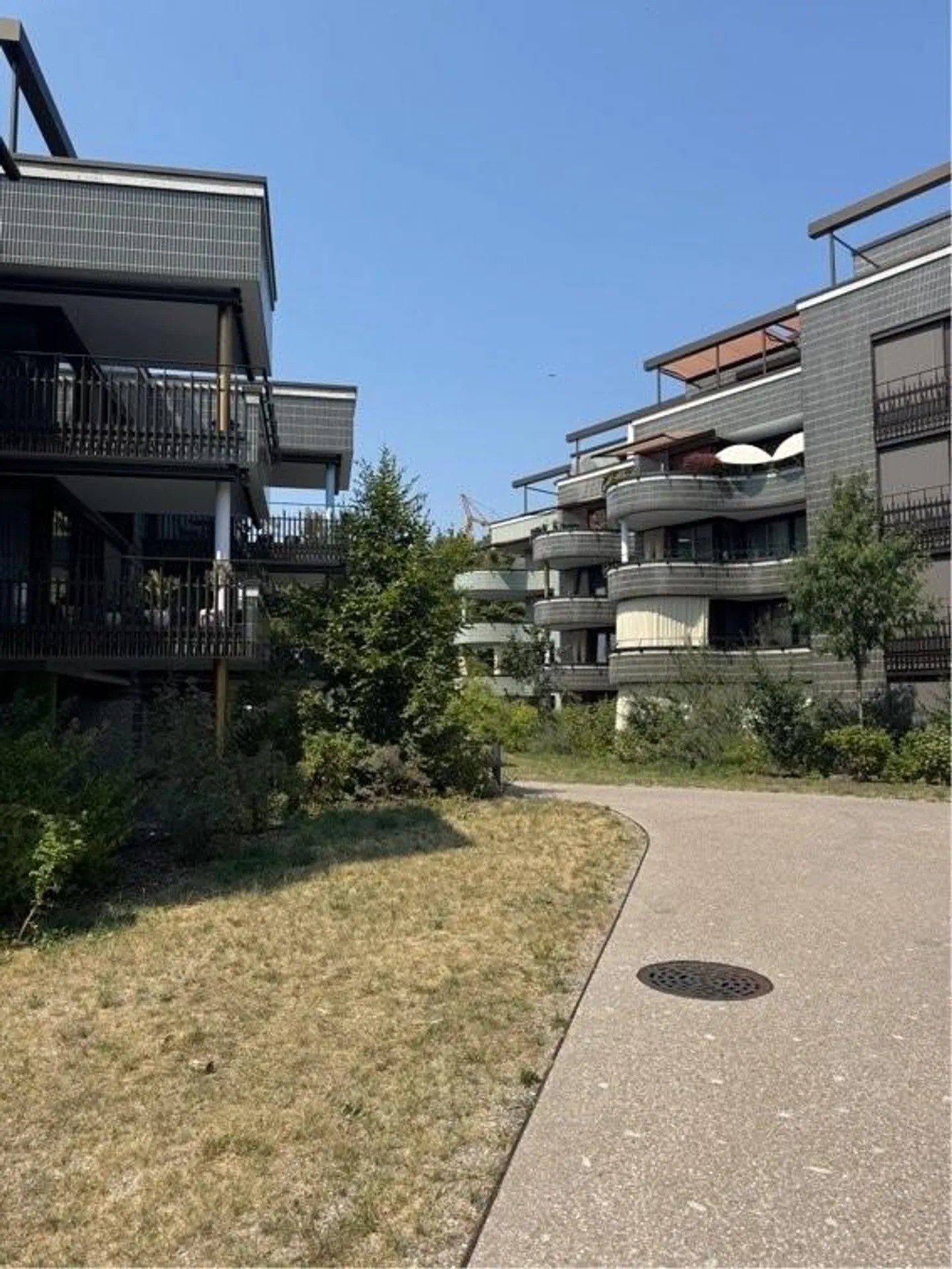 Appartement moderne de 2,5 pièces dans un emplacement attrayant à Kloten ! - Photo 1 sur 8