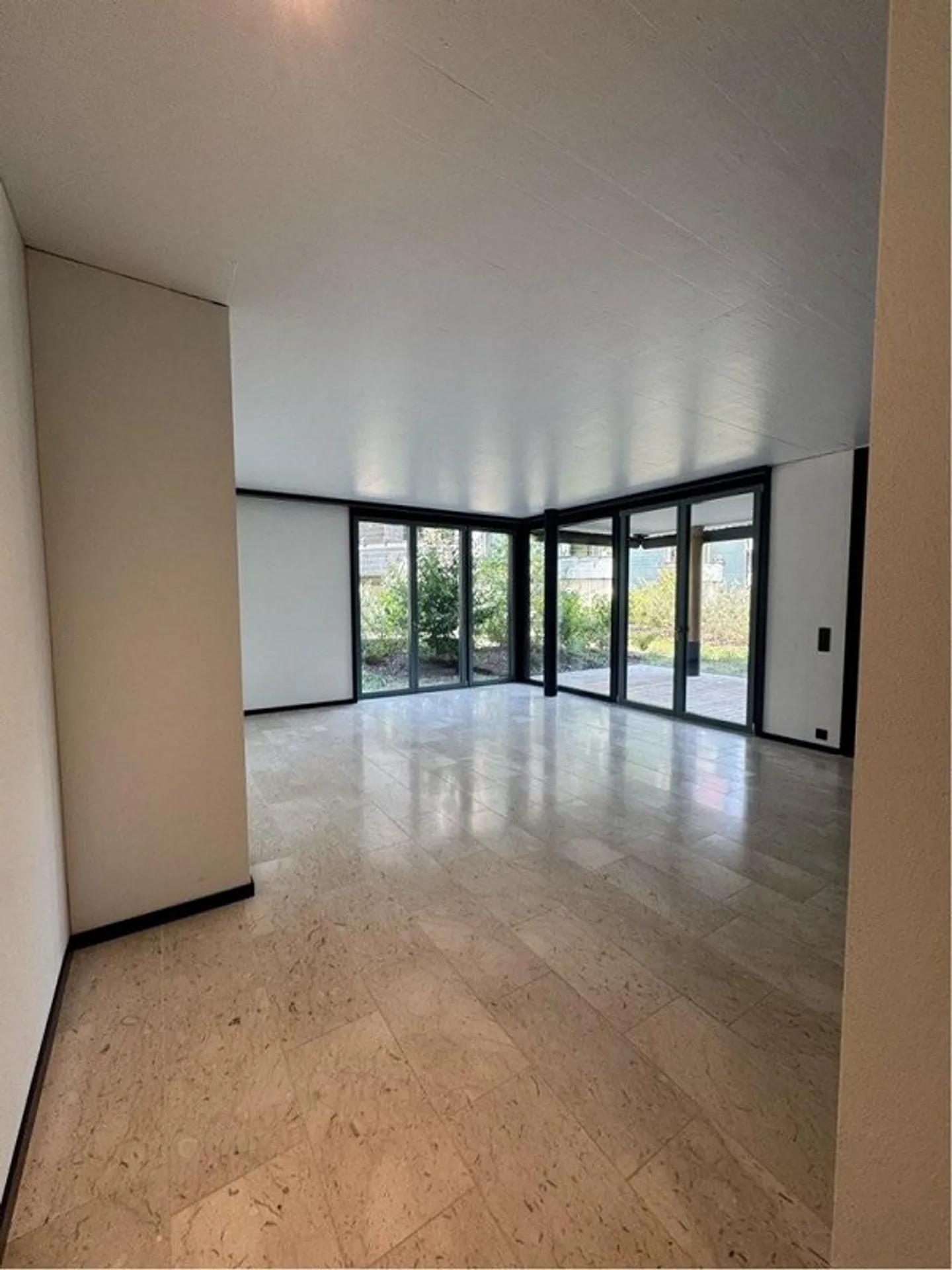 Appartement moderne de 2,5 pièces dans un emplacement attrayant à Kloten ! - Photo 3 sur 8