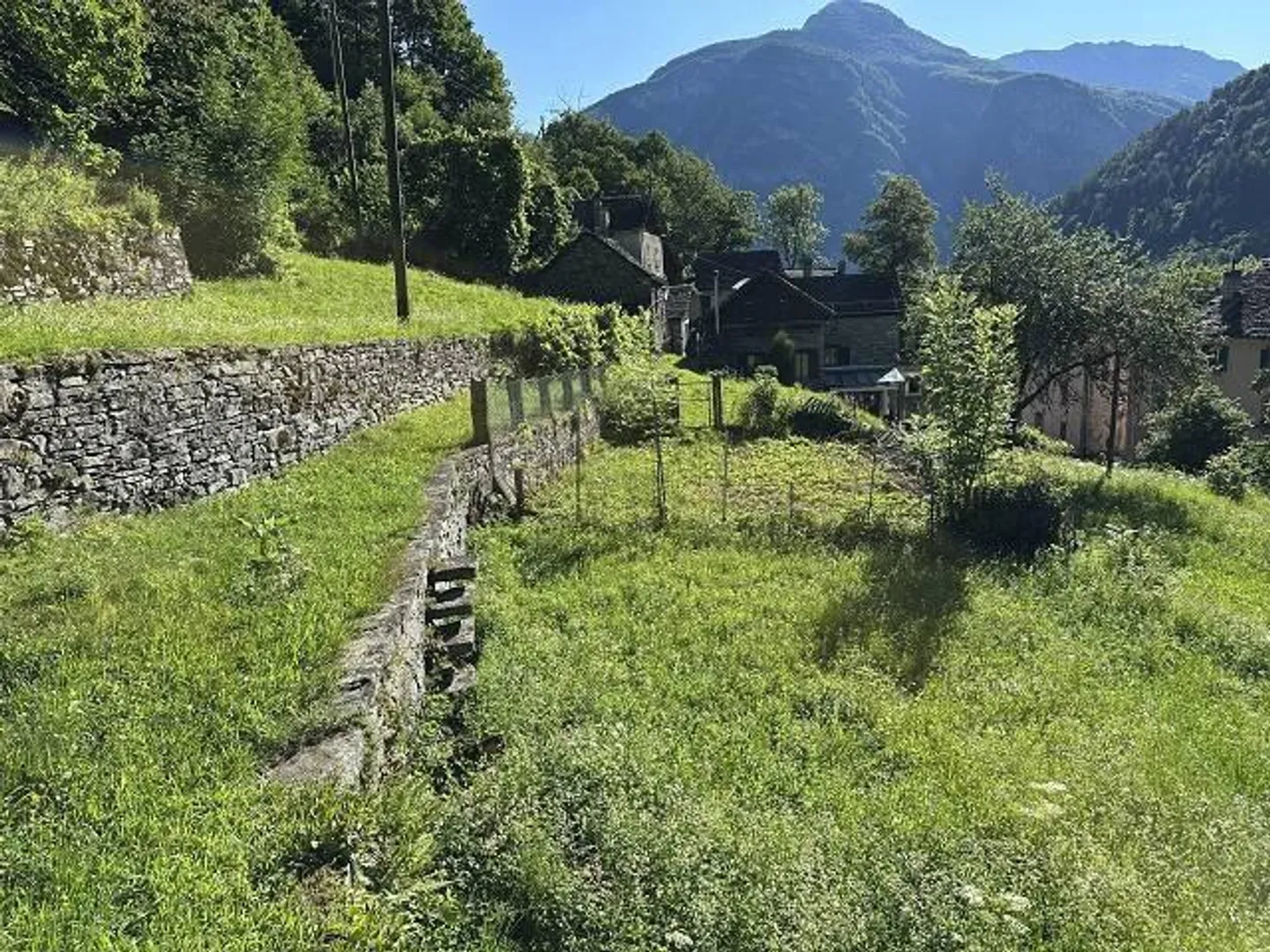 «grosses Anwesen mit viel Wiese und Wald an sehr sonniger, ruhiger Aussichtslage / grande proprietà con prato e bosco» - Foto 22 von 32