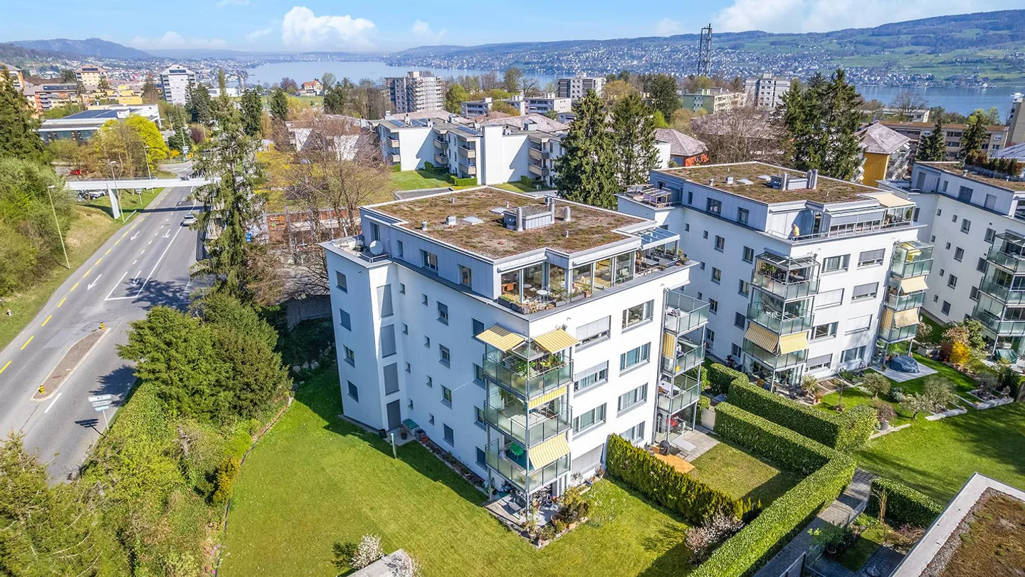 Sonnige Attika mit grosszügigem Raum - Foto 10 von 11