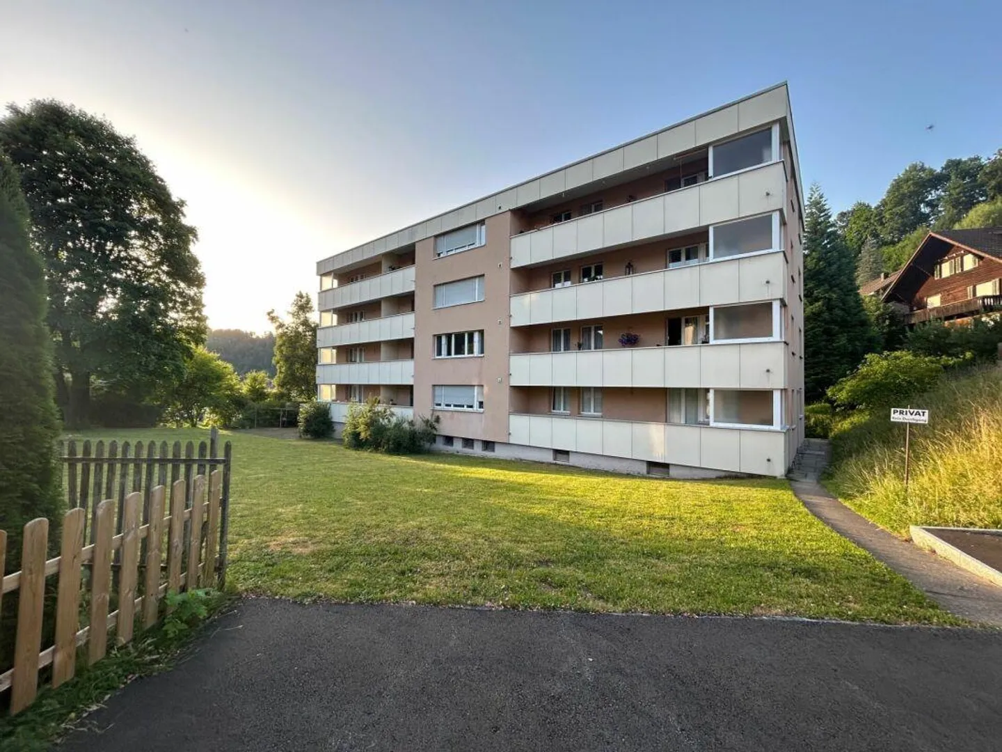 Vivere in una posizione centrale con balcone soleggiato - Foto 2 di 2