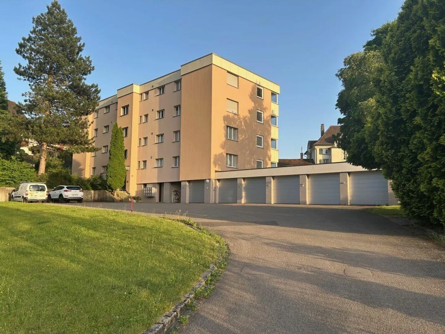 Vivere in una posizione centrale con balcone soleggiato - Foto 1 di 2