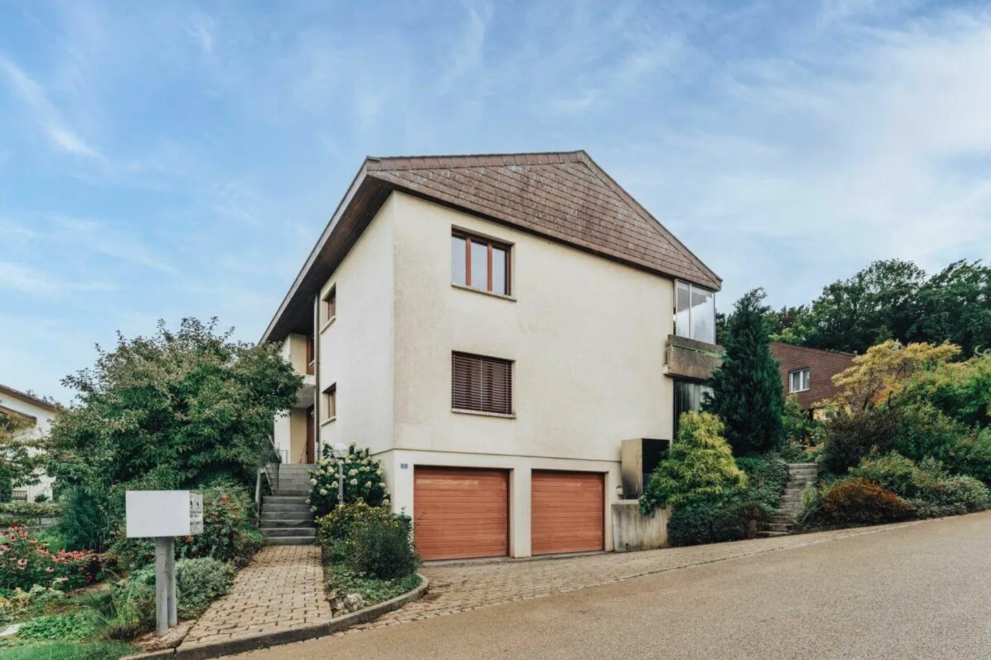 Casa bifamiliare (2x 4.5 stanze) in una posizione tranquilla - Foto 2 di 15