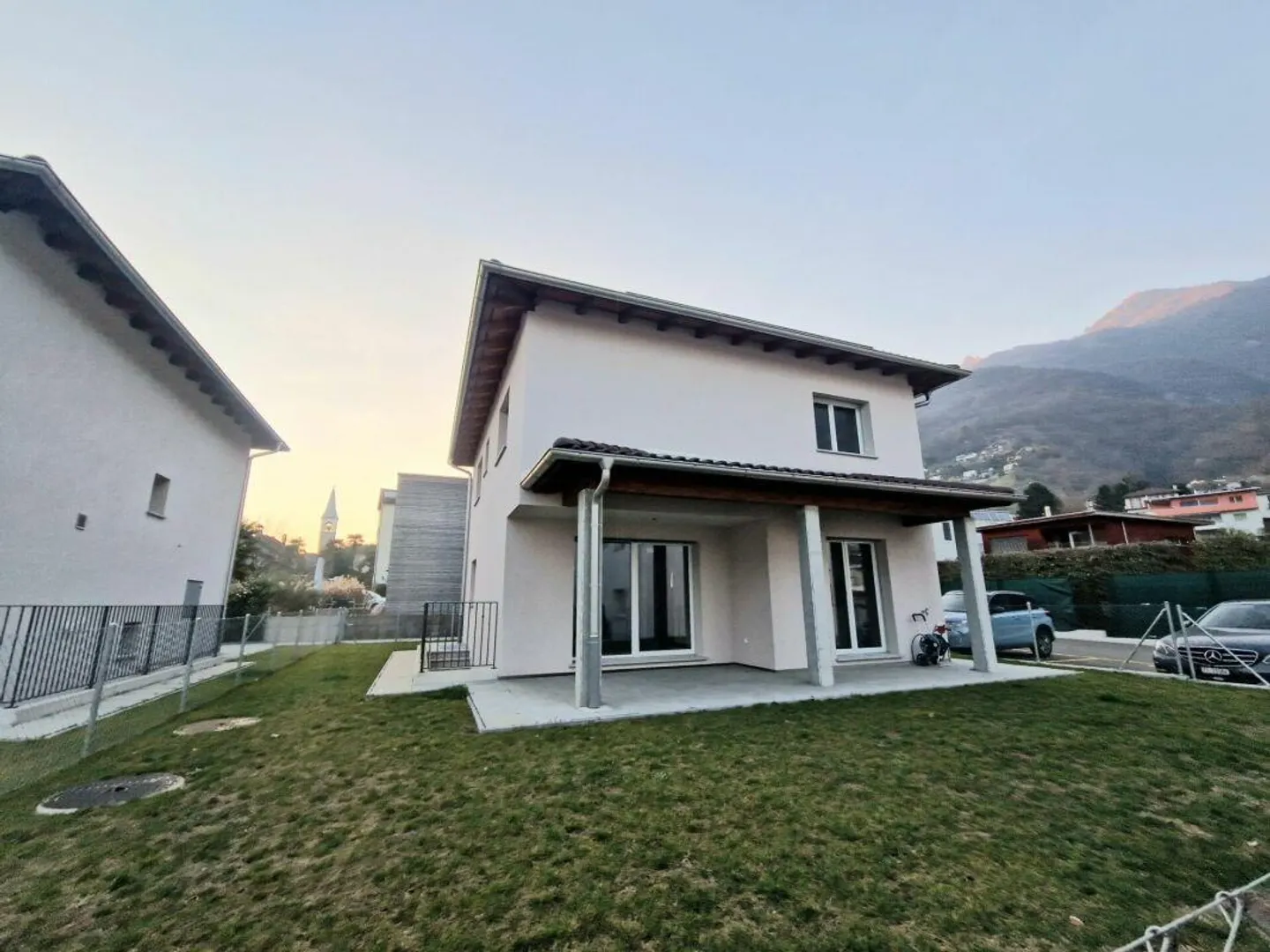 À VENDRE À CUGNASCO - NOUVELLE MAISON INDIVIDUELLE DE 5.5 PIÈCES DANS UN QUARTIER CALME - Photo 2 sur 24