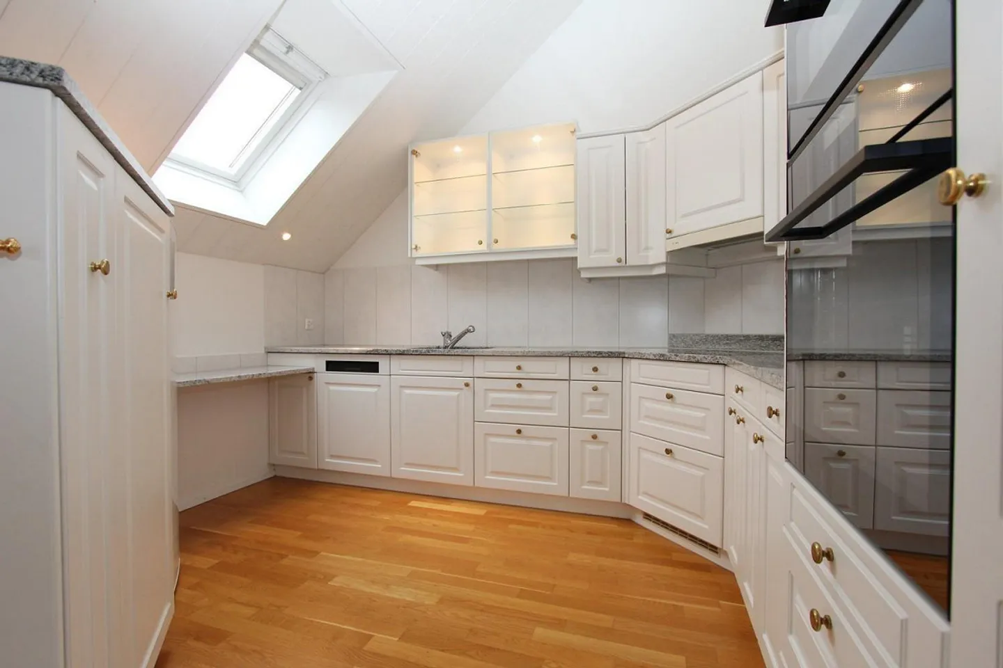 Attractive and spacious 3½-room penthouse apartment - Photo 3 of 12