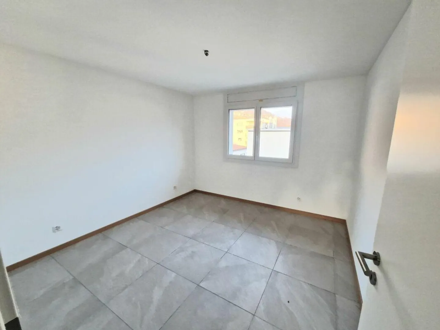 À VENDRE À CUGNASCO - NOUVELLE MAISON INDIVIDUELLE DE 5.5 PIÈCES DANS UN QUARTIER CALME - Photo 14 sur 24