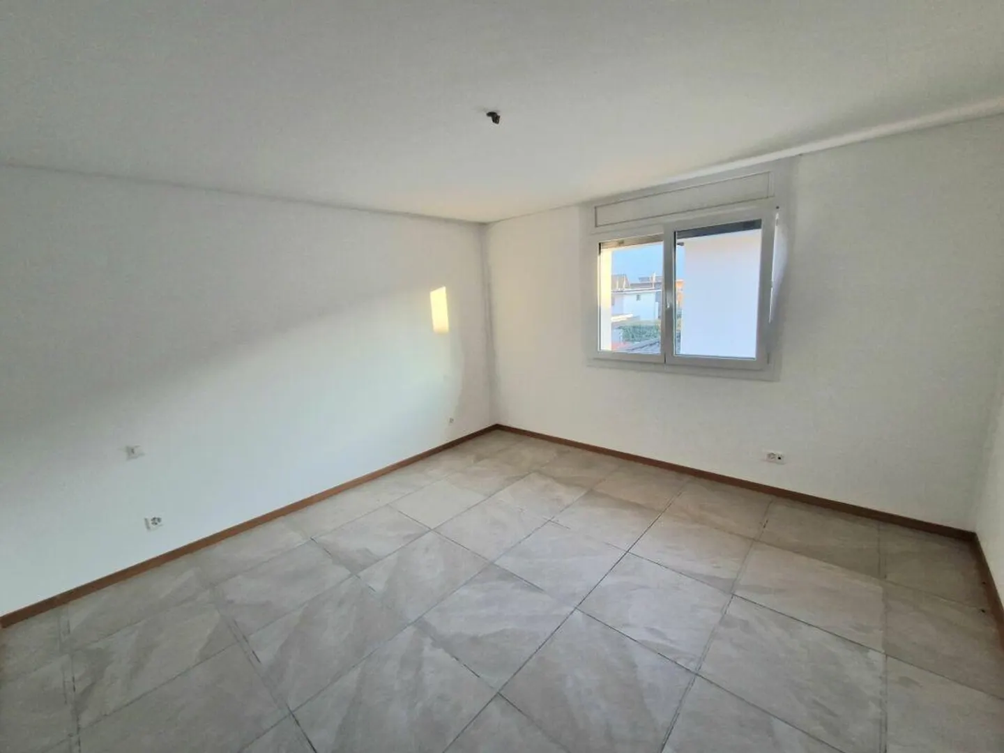 À VENDRE À CUGNASCO - NOUVELLE MAISON INDIVIDUELLE DE 5.5 PIÈCES DANS UN QUARTIER CALME - Photo 15 sur 24