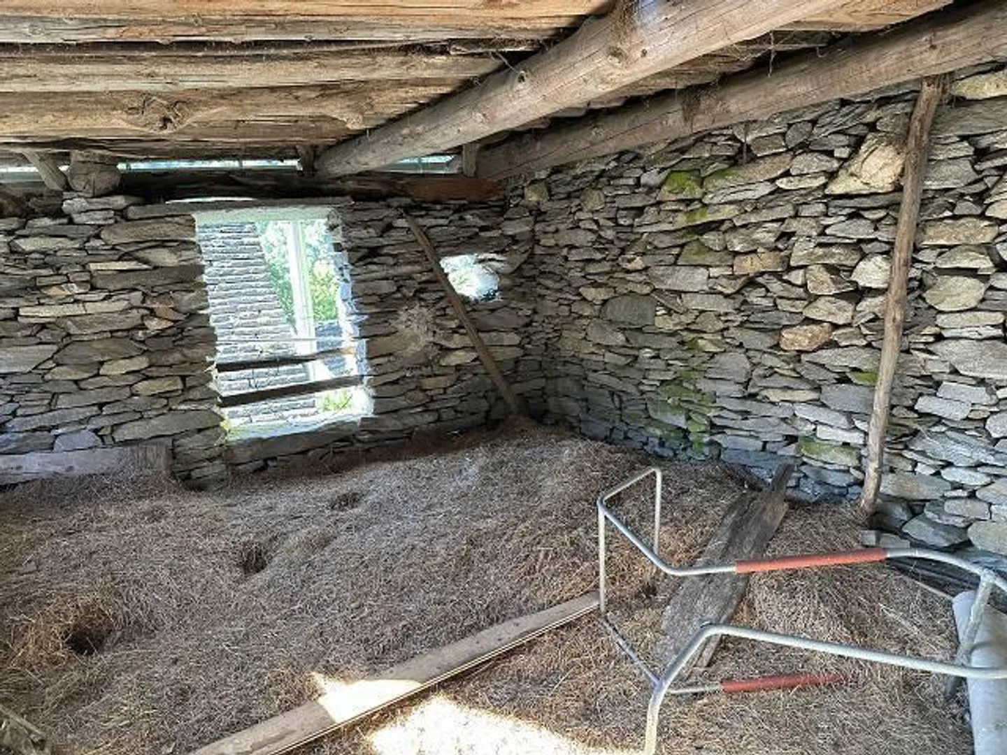 «grosses Anwesen mit viel Wiese und Wald an sehr sonniger, ruhiger Aussichtslage / grande proprietà con prato e bosco» - Foto 27 von 32