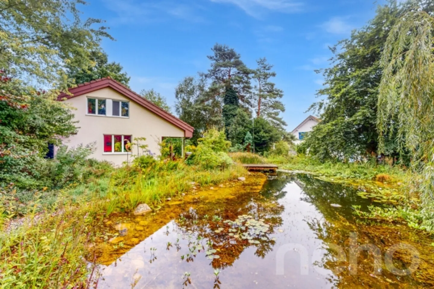 «5.5-Zimmer Einfamilienhaus mit 2024 m2 Gartenparadies und Gartenteich» - Foto 2 von 12