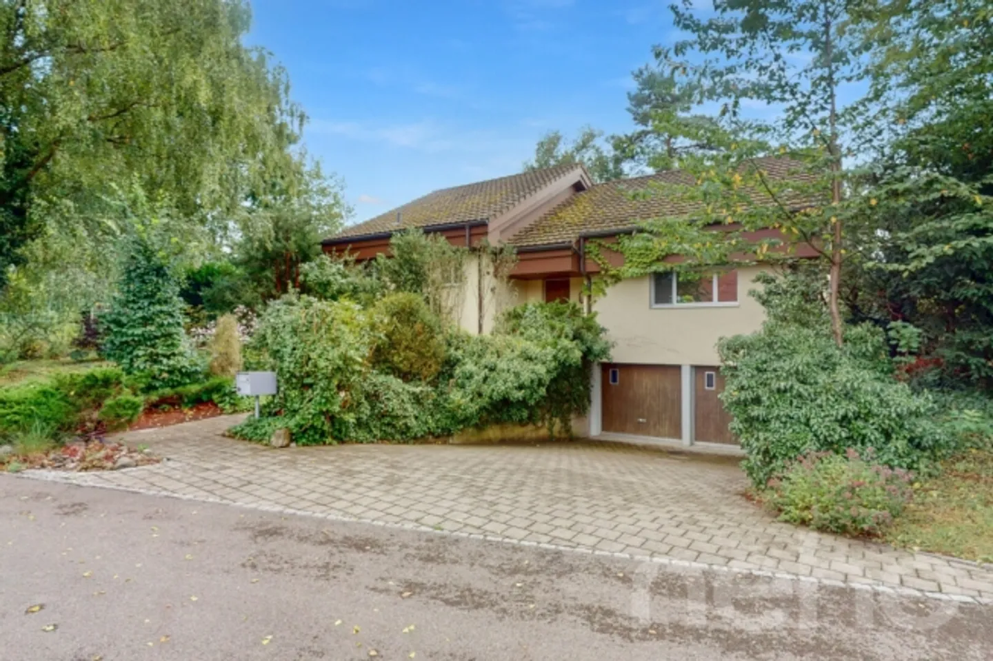 «5.5-Zimmer Einfamilienhaus mit 2024 m2 Gartenparadies und Gartenteich» - Foto 12 von 12