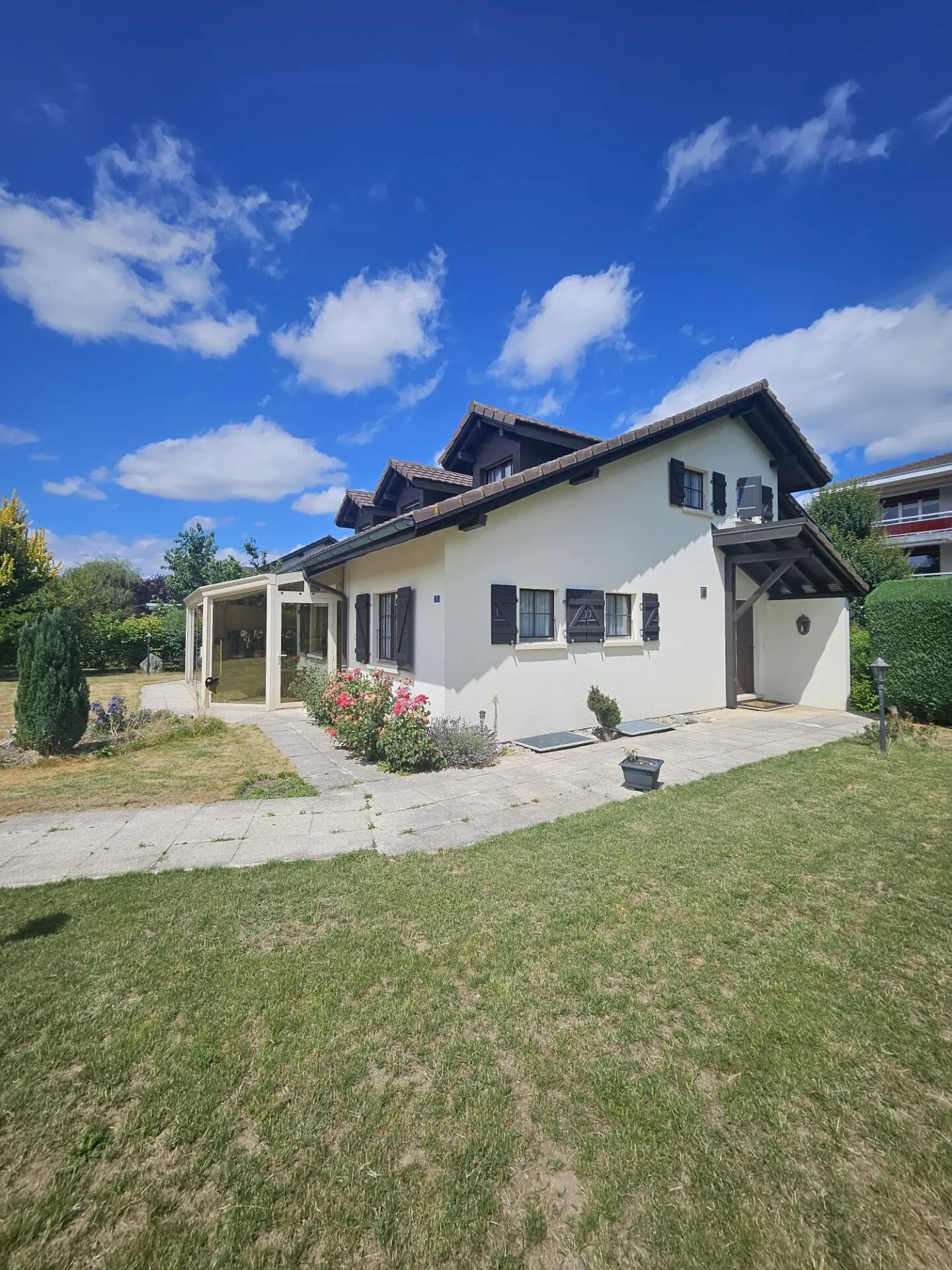 Magnifica casa di 4,5 stanze con giardino e grandi volumi - Foto 2 di 25