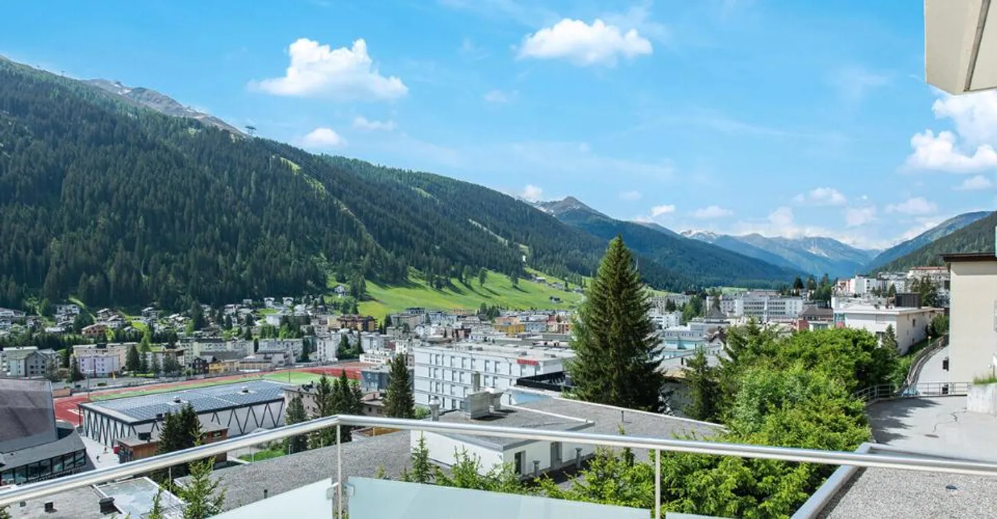 Davos Platz: Appartamento per vacanze in posizione tranquilla con vista panoramica - Foto 1 di 6
