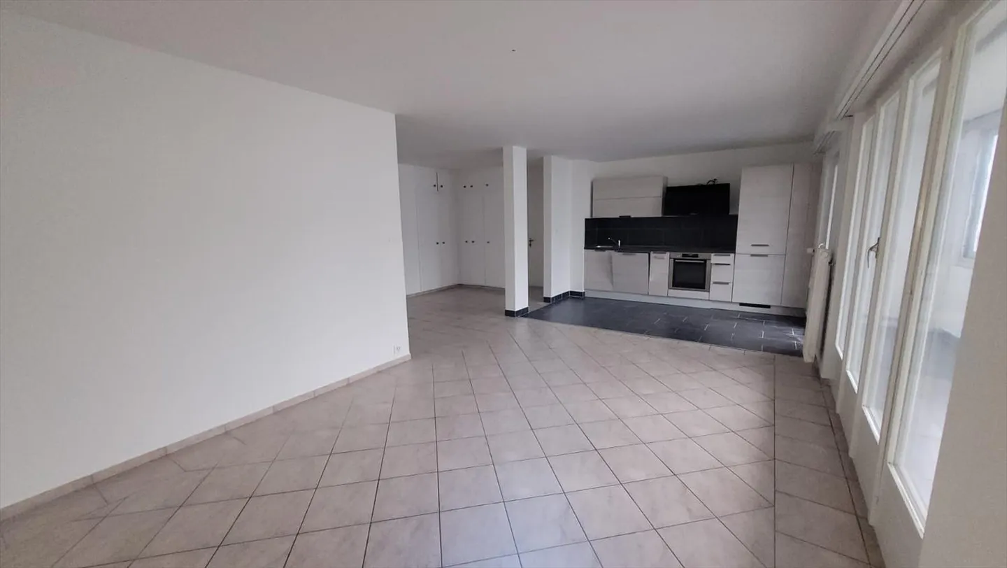 Appartamento - Foto 2 di 12