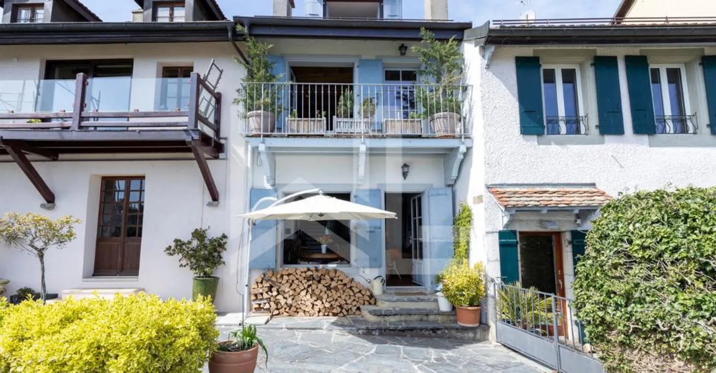 Heartthrob for this charming house - Photo 1 of 12