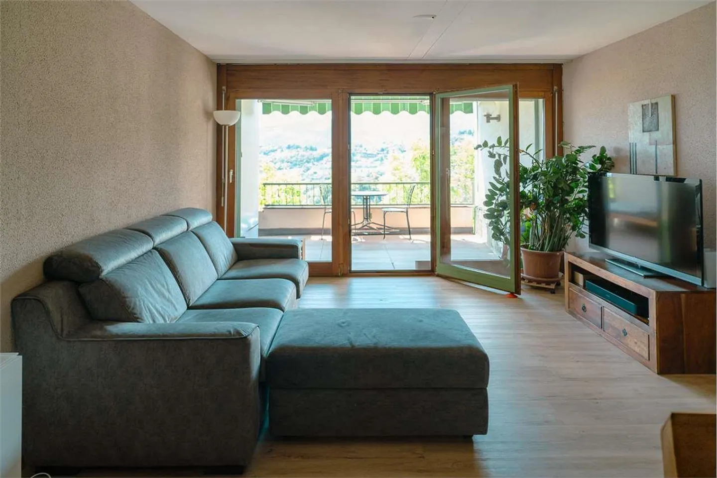 Oasi di tranquillità con giardino e vista mozzafiato - Foto 6 di 13