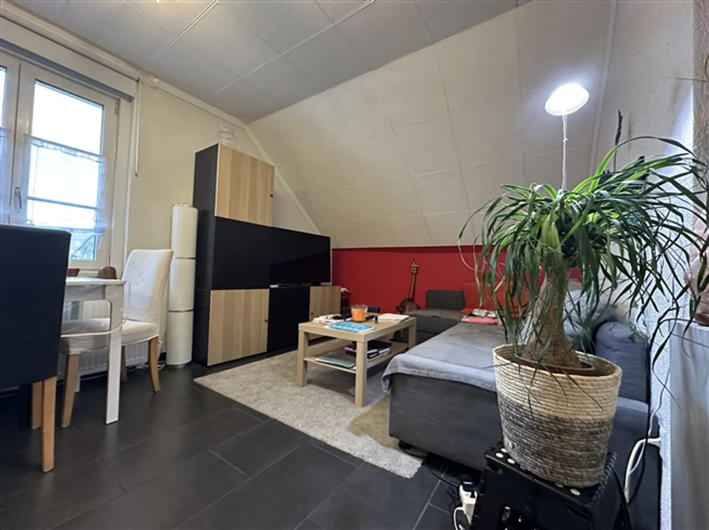 Bâtiment charmant avec 3 appartements - Photo 3 sur 12