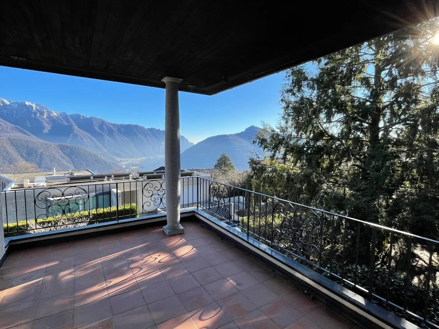 TWO-FAMILY VILLA IN A DOMINANT POSITION WITH MAGNIFICENT VIEW - Photo 4 of 10