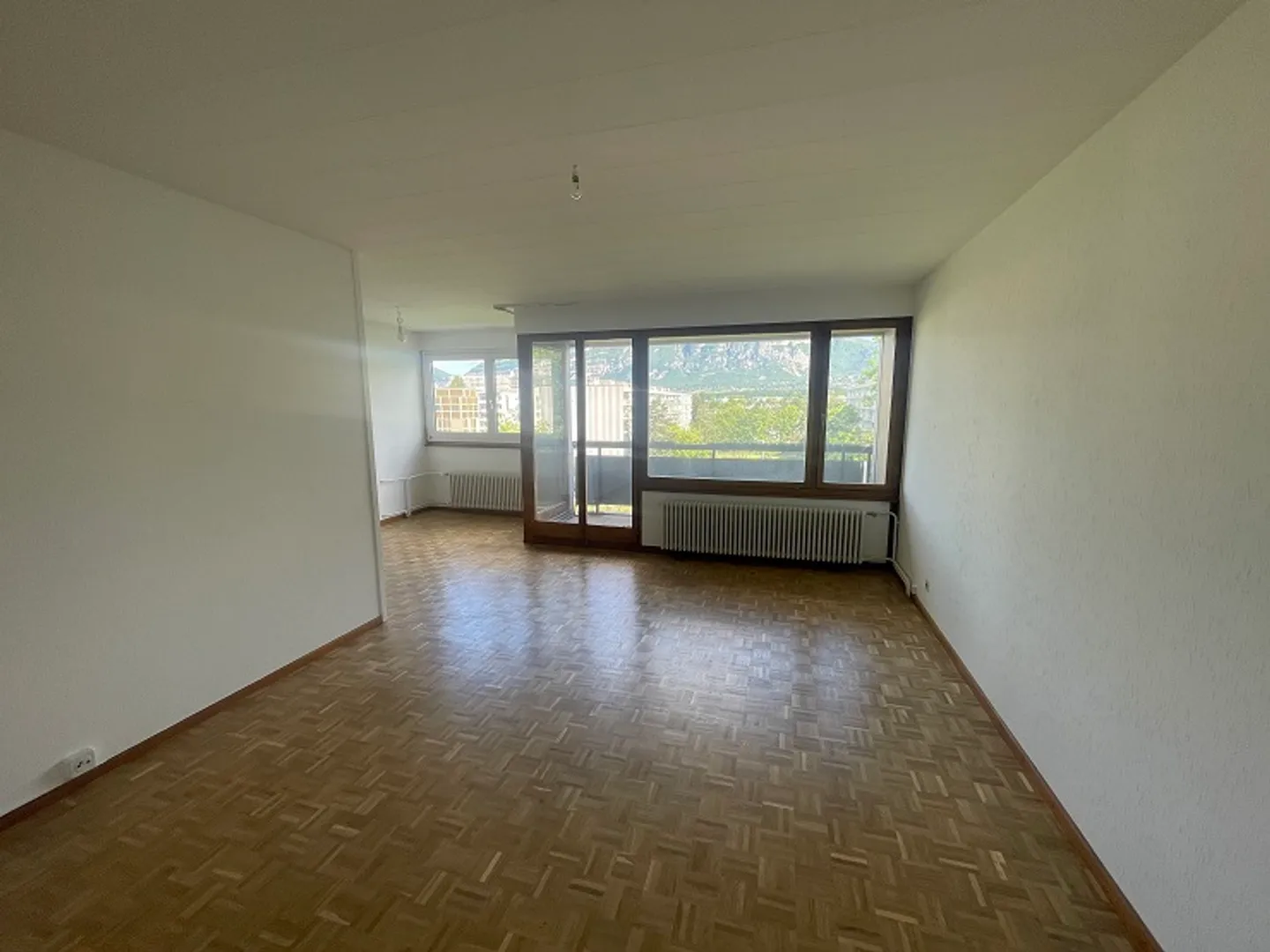 Appartement lumineux 4.5 pièces - Photo 3 sur 8