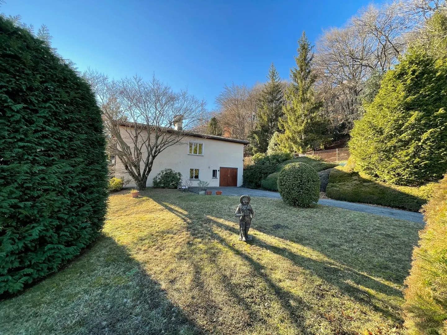 TWO-FAMILY VILLA IN A DOMINANT POSITION WITH MAGNIFICENT VIEW - Photo 6 of 10