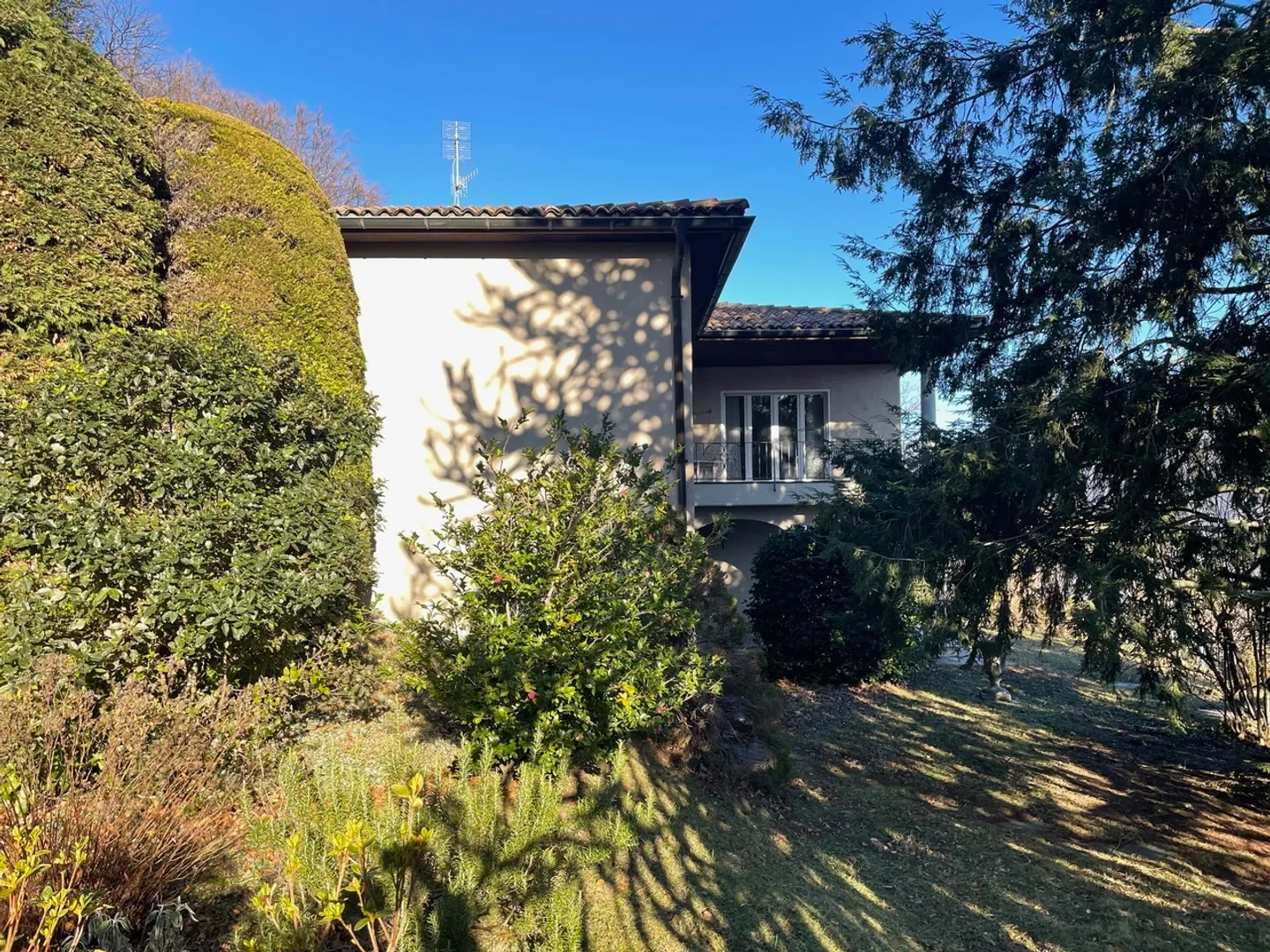 TWO-FAMILY VILLA IN A DOMINANT POSITION WITH MAGNIFICENT VIEW - Photo 8 of 10
