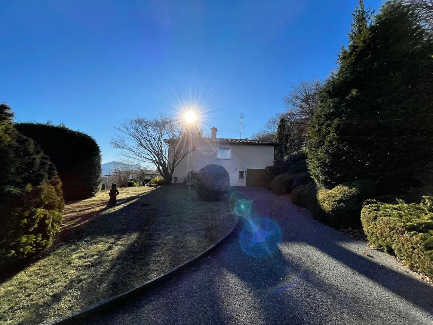 TWO-FAMILY VILLA IN A DOMINANT POSITION WITH MAGNIFICENT VIEW - Photo 9 of 10