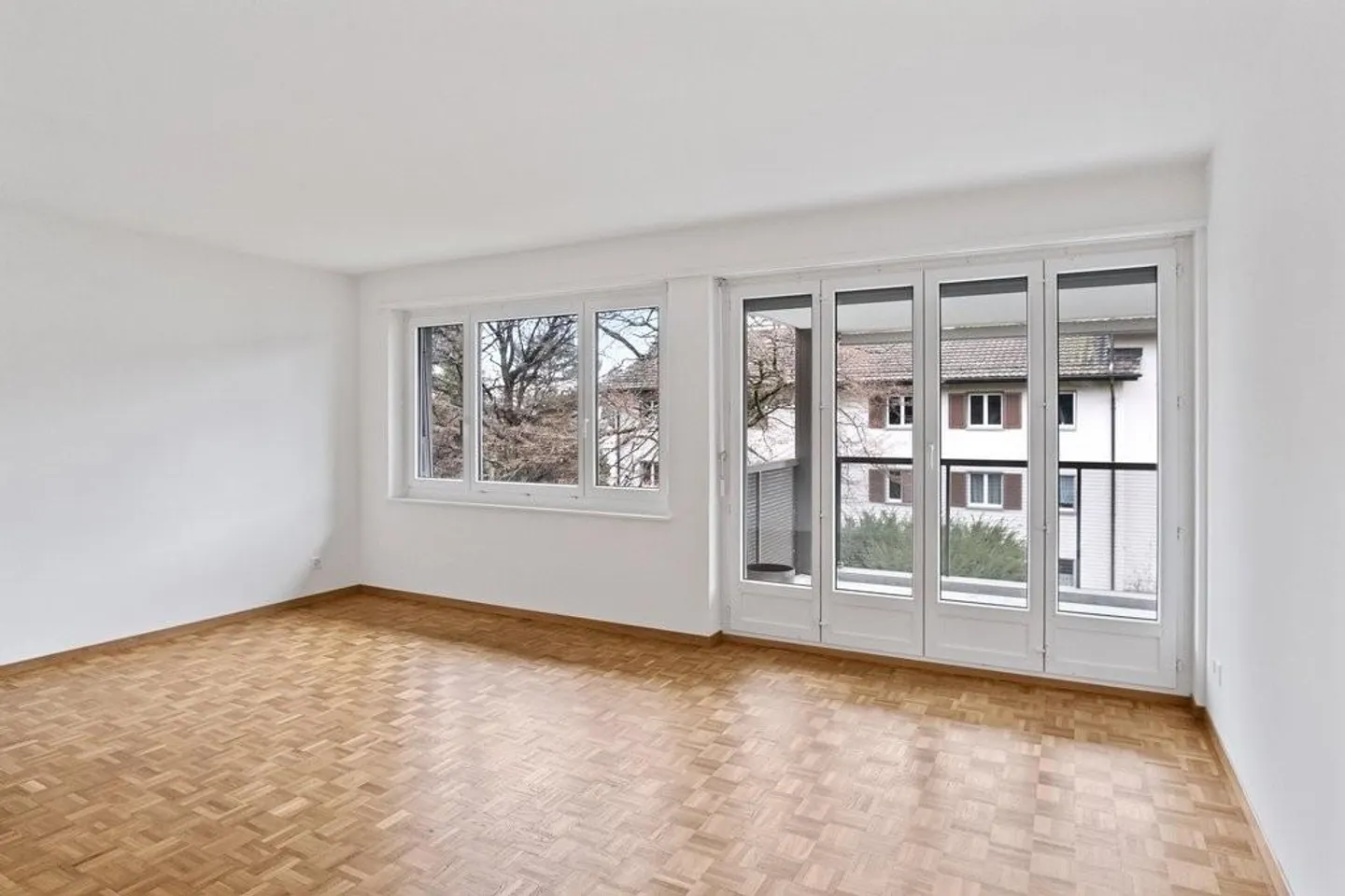 Renovated apartment with lake view - Photo 4 of 8