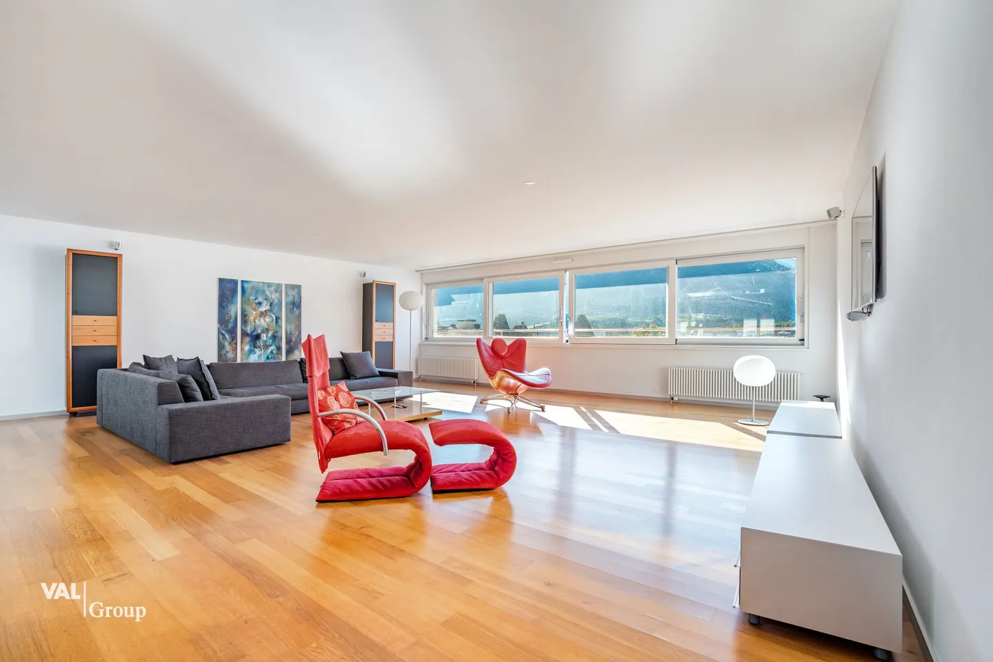 Attique en duplex avec terrasse sur le toit, au coeur de la ville - Photo 2 of 13