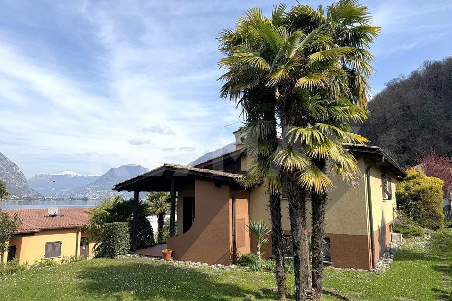 Einfamilienhaus mit Seeblick in Brusino Arsizio - Foto 2 von 13