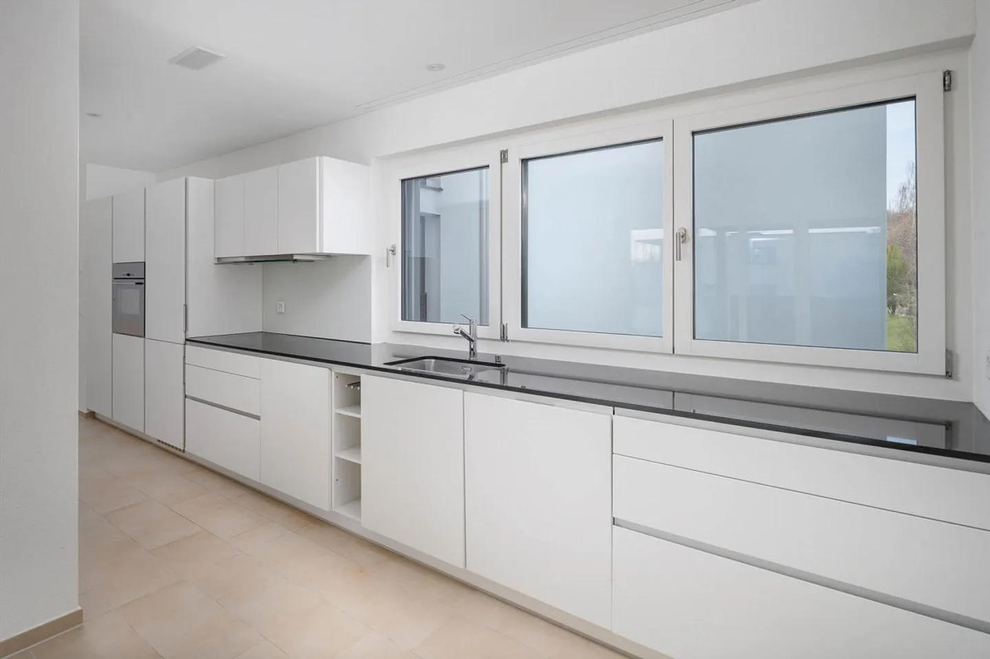 Beautiful 3.5-room apartment with large terrace on the 2nd floor - Photo 2 of 24