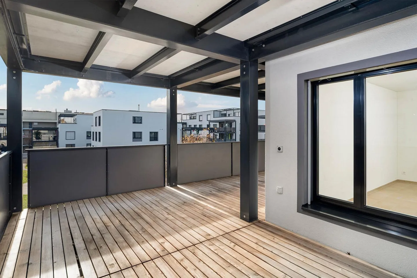 Beautiful 3.5-room apartment with large terrace on the 2nd floor - Photo 3 of 24